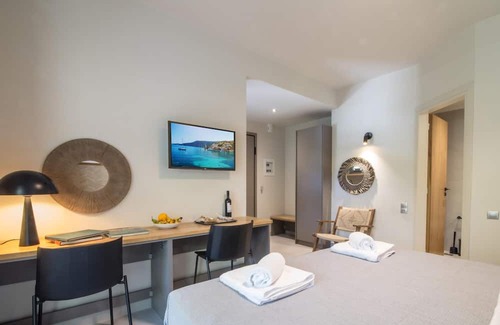 Episkopos House | Garden View Junior Suite