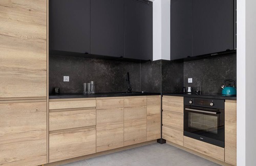 Bytkow Apartment | Apartament Otoczony Zielenią by Renters