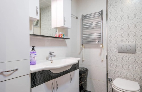 Konak Apartment | Flat w Balcony 5 min to Metro and Coast in Izmir