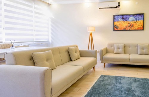 Konak Apartment | Flat w Balcony 5 min to Metro and Coast in Izmir