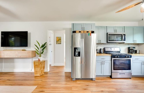 Historic Kailua Village Condo | Walkable Kailua-Kona Condo - 2 Blocks to Pier!