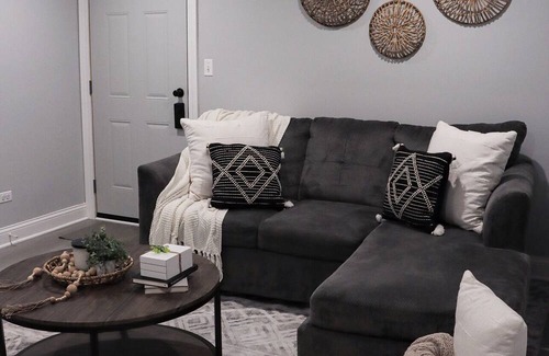 Forestview Apartment | Modern Apartment Near Downtown Chicago