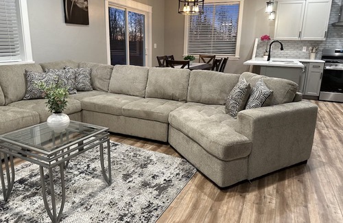 Wasilla House | Gorgeous and new home, the convenience of the urban and the privacy of the rural
