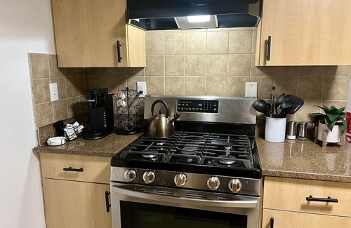 Southern Mattapan House | Entire house in Boston, MA. Public transit & kids' playground across the street.