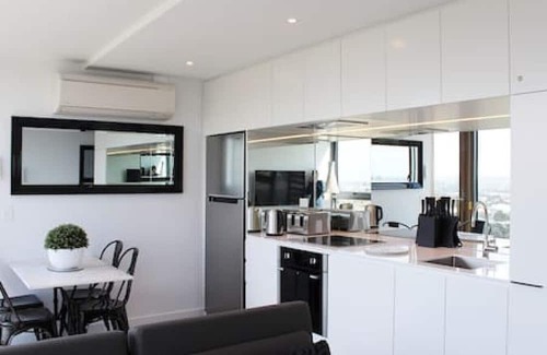 Flemington Apartment | Luxurious Flemington with Stunning Racecourse View