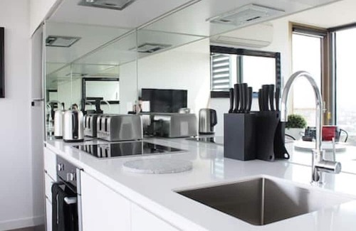 Flemington Apartment | Luxurious Flemington with Stunning Racecourse View