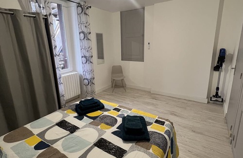 Issoudun Apartment | Appartement Entier au rez de Chaussée