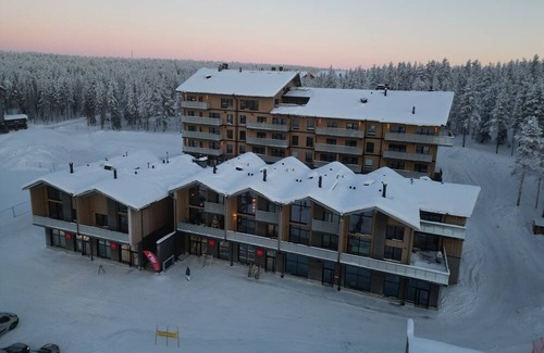 Sirkka Villa | Penthouse Sammon - Greatest in the heart of Levi. 1 minute away from slopes!