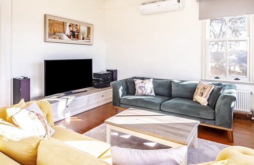 Uludag Villa | Pavilion with Bosphorus View in Anadolu Hisari