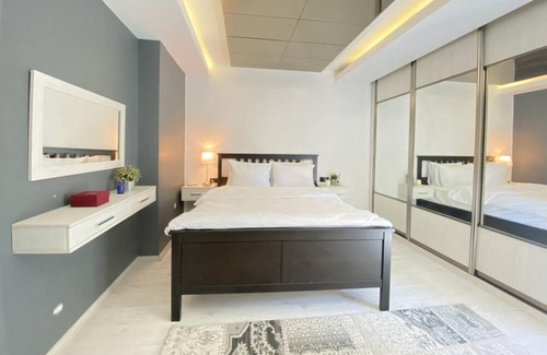 Uskudar Apartment | Flat with Bosphorus View and Backyard in Uskudar