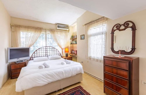 Maltepe Villa | Unique House with Tree Inside near Sea in Maltepe