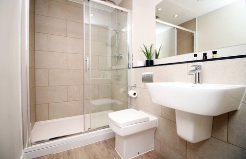 Butetown Apartment | 2 BR and Balcony - CoHost