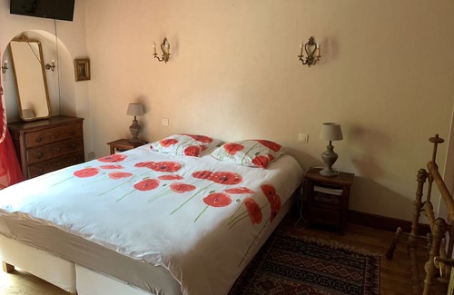 Cherisay House | Maison de Village du 18ème, Piscine Intérieure Chauffée & Sauna, Étang, 2h Paris