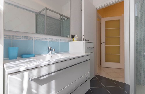 Villa Musone Apartment | Cosy apartment for 4 people with WIFI, A/C, TV, terrace, pets allowed, panoramic view and parking