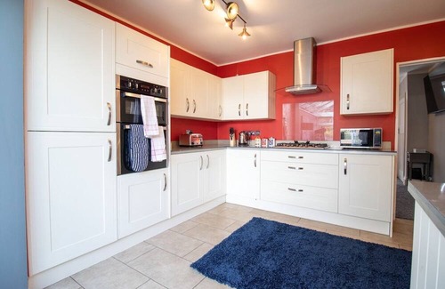Patchway House | Stylish House w/Game Room in Bristol w/Parking