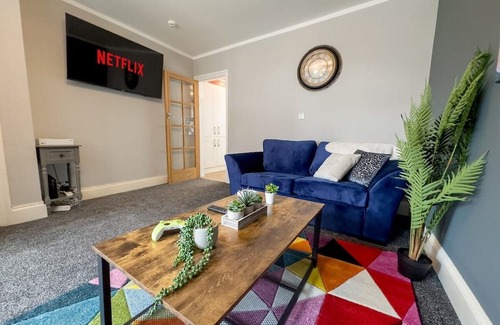 Patchway House | Stylish House w/Game Room in Bristol w/Parking