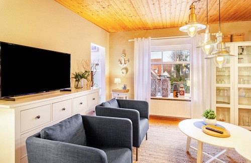 Rustersiel Apartment | Apartment 'Ferienwohnung Kornspeicher 70qm' with Wi-Fi