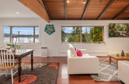 Sammamish House | Beautiful Sammamish Lake View Resort Like Unit near Microsoft!