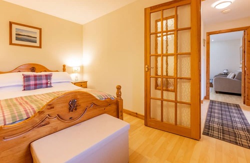 Homore Cottage | Traditional Thatched Cottage in the heart of South Uist. Pet friendly!