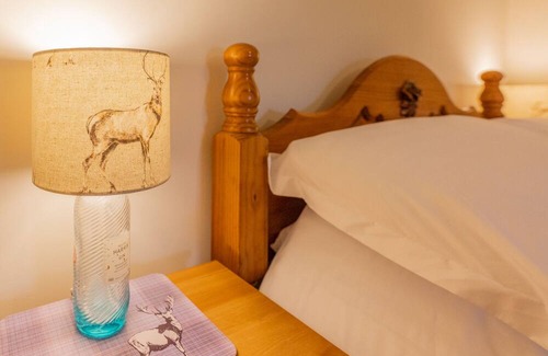 Homore Cottage | Traditional Thatched Cottage in the heart of South Uist. Pet friendly!