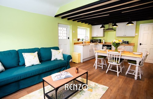 Stoke Bardolph Cottage | Beautiful 1-bed Cottage in Nottingham by Renzo, Stunning Countryside Location!