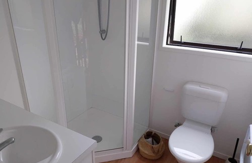 Snells Beach Apartment | Snells Beach Studio in quiet cul de sac 2 minutes walk to beach