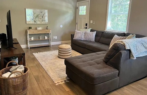 Ridge Manor House | Beautiful peaceful cozy family and pet friendly 3/1 home in Dade City.