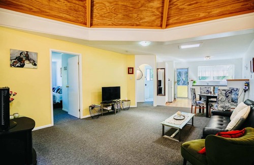 Eagle Heights Apartment | Relaxing Mountain Escape / Tamborine Mountain