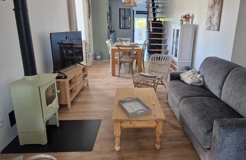Ceyzerieu House | Maison Bohème Avec Bain Nordique. Vélo et Table de Ping-pong. Animaux Bienvenus