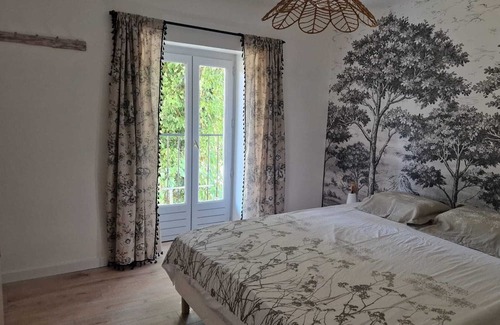 Ceyzerieu House | Maison Bohème Avec Bain Nordique. Vélo et Table de Ping-pong. Animaux Bienvenus