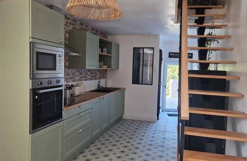 Ceyzerieu House | Maison Bohème Avec Bain Nordique. Vélo et Table de Ping-pong. Animaux Bienvenus