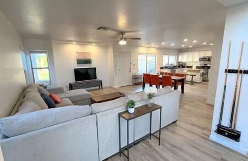 Barton Hills House | Priv Oasis w/ Pool & Pool Table | Discounted*