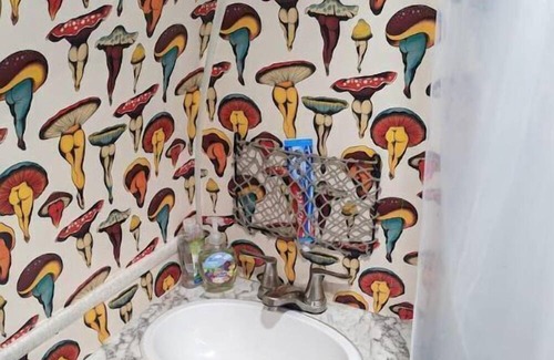 Chandler House | Kayak, Camp and Fish in comfort and see World's largest trades day Nov 30-Dec 3!