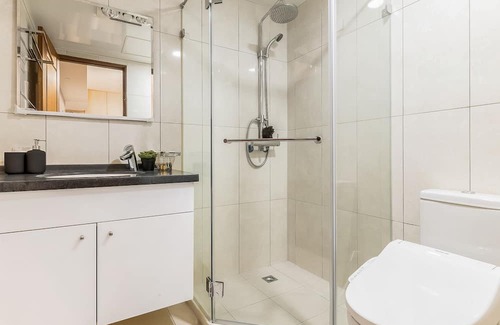 Zhongzheng Condo | New Building 2B1bLK Taipei Main Station Desk & Fast Wifi