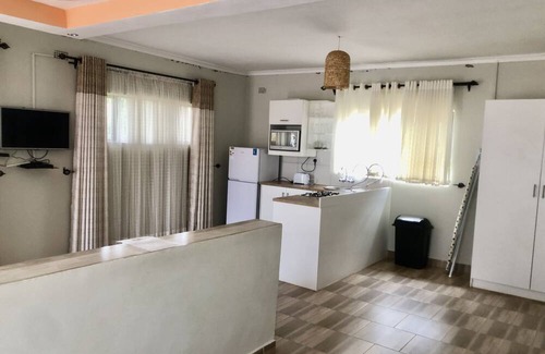 Mazowe Apartment | 1 bed apartment in Mount Pleasant Heights - 2013