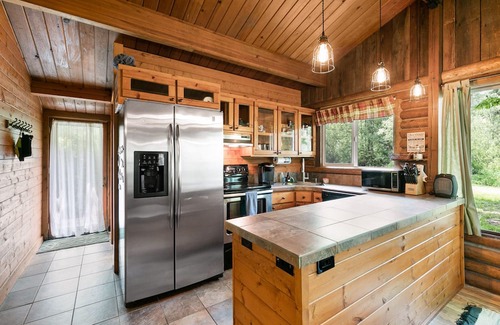 Gold Bar Cabin | The Lily Pad - rustic cabin for 2+pets, mountain view, river access