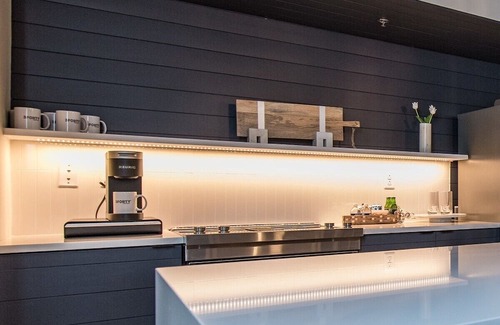 Downtown Apartment | This serviced apartment is a 2 bedroom(s), 2 bathrooms, located in Lexington, KY.