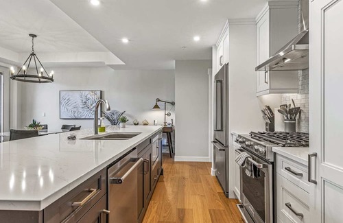 Canmore Apartment | Elevated Mountain Nest - The Rock Garden