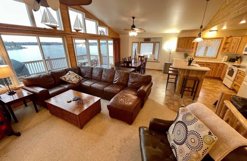 Hale Cabin | Lakefront Lookout on Sage Lake!