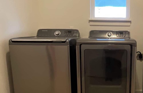 Forest Grove House | Lovely 3-bedroom house Pool Table fire pit Near Pacific Univ.