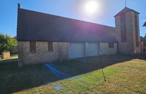 Oldham Cabin | unique 3BR lodge w/basic amenities & two RV's on 1.58 acres in beautiful Oldham