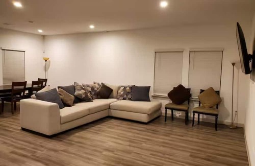 Iowa Colony House | FULLY FURNISHED FAMILY PARADISE: Enjoy Life in this spacious & serene space.