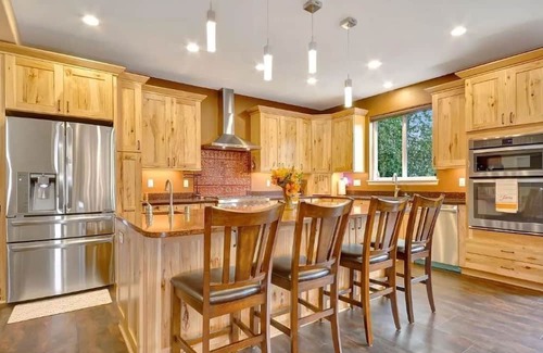 Huffman - O' Malley House | Manor on 112th - Great for gatherings