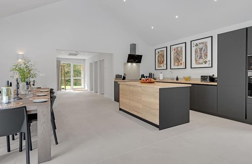 Erlestoke Cottage | Lambs Lawn - Pet Friendly, Westbury near Devizes