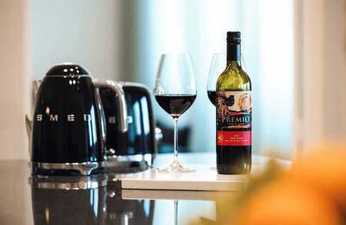 Il-Balluta Apartment | A calm, radiant escape where design and serenity intertwine. Balluta 14A Suite is a luminous luxury apartment framed by soft tones, sculptural furniture, and refined detail in Balluta’s most elegant quarter.