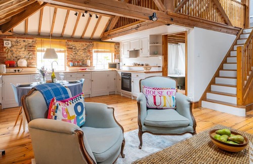 Weybourne Apartment | Tucked away in the heart of the coastal village of Weybourne, within easy walking distance of the be