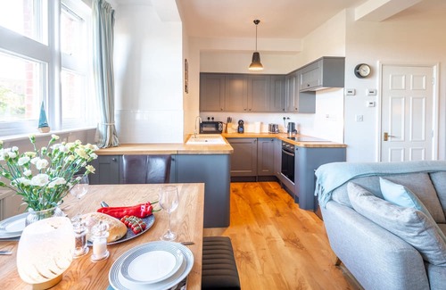 Binham Apartment | Meadow View is a perfect North Norfolk grown-up bolthole in the popular village of Binham. It is a s