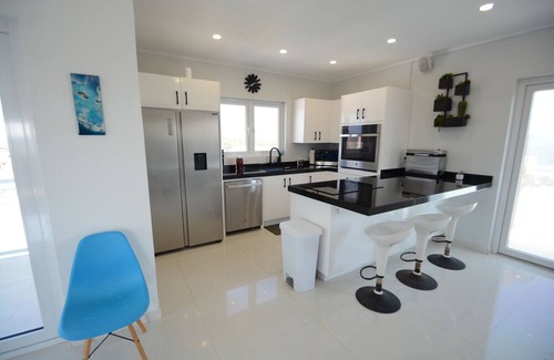 Calbas House | House With Spectacular Island Views Perched On Top of Aruba