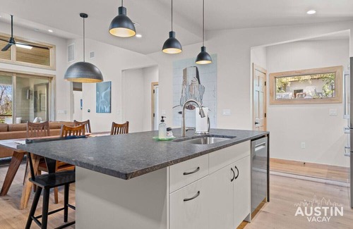 Galindo Apartment | South Austin King Suite w Screened Porch & Miele Espresso, Near SoCo & Zilker