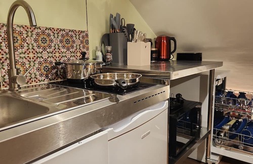 East Putney Apartment | Cozy Private Suite in Putney, London